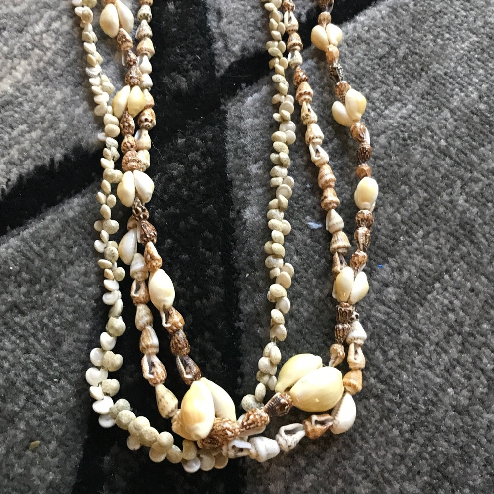 Layered shell necklaces - Picture 2 of 3